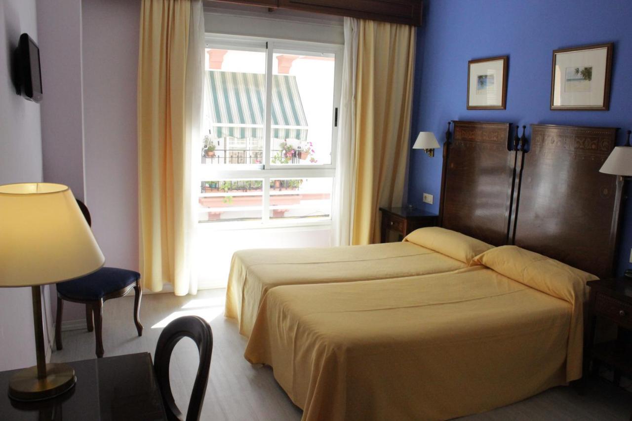 Hotel Iberia Plaza America Caceres Bagian luar foto