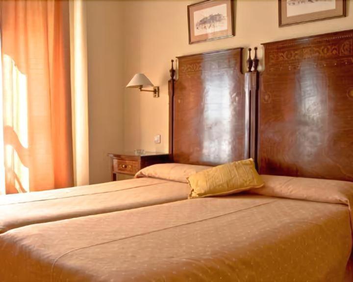 Hotel Iberia Plaza America Caceres Bagian luar foto