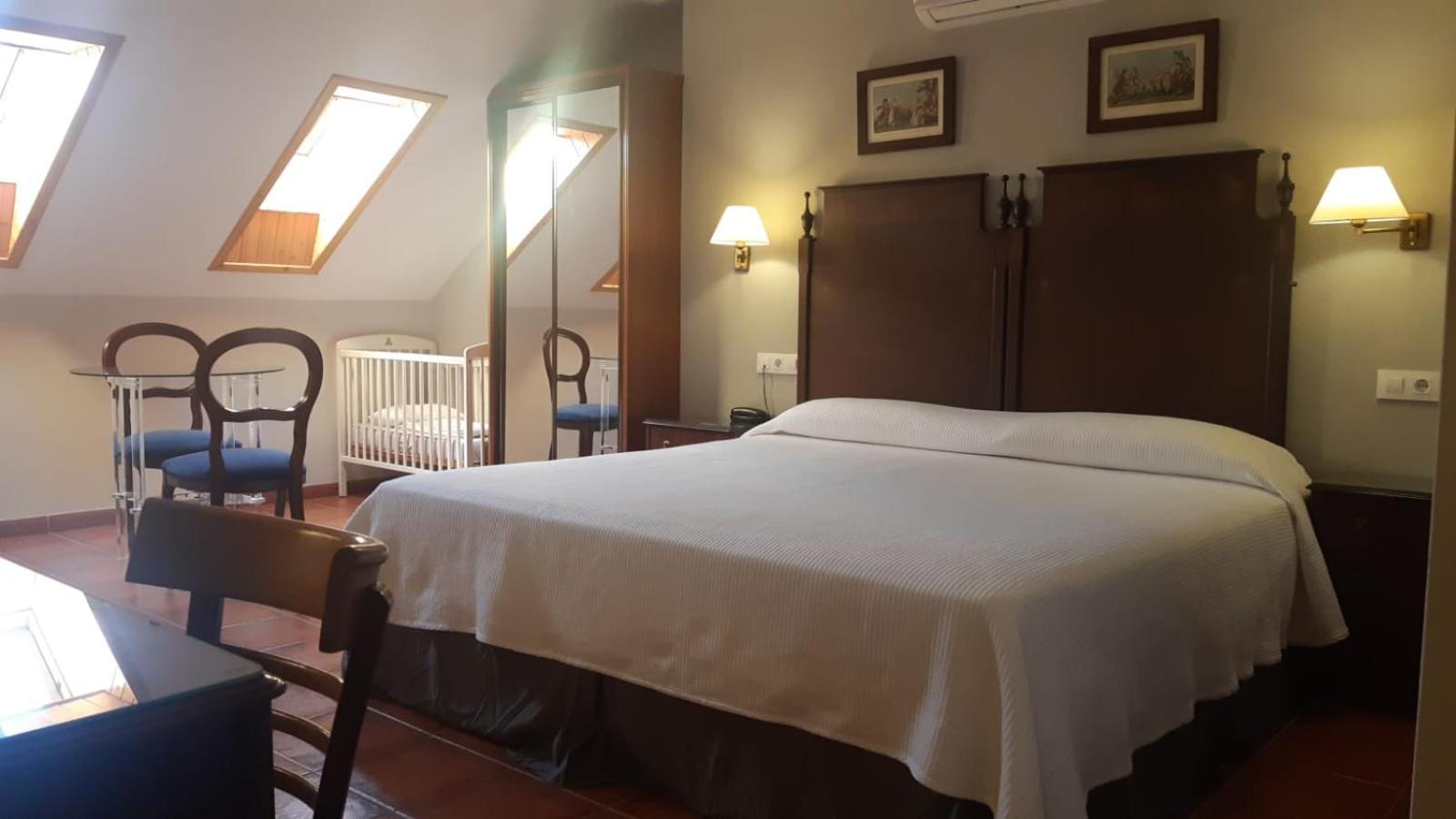Hotel Iberia Plaza America Caceres Bagian luar foto