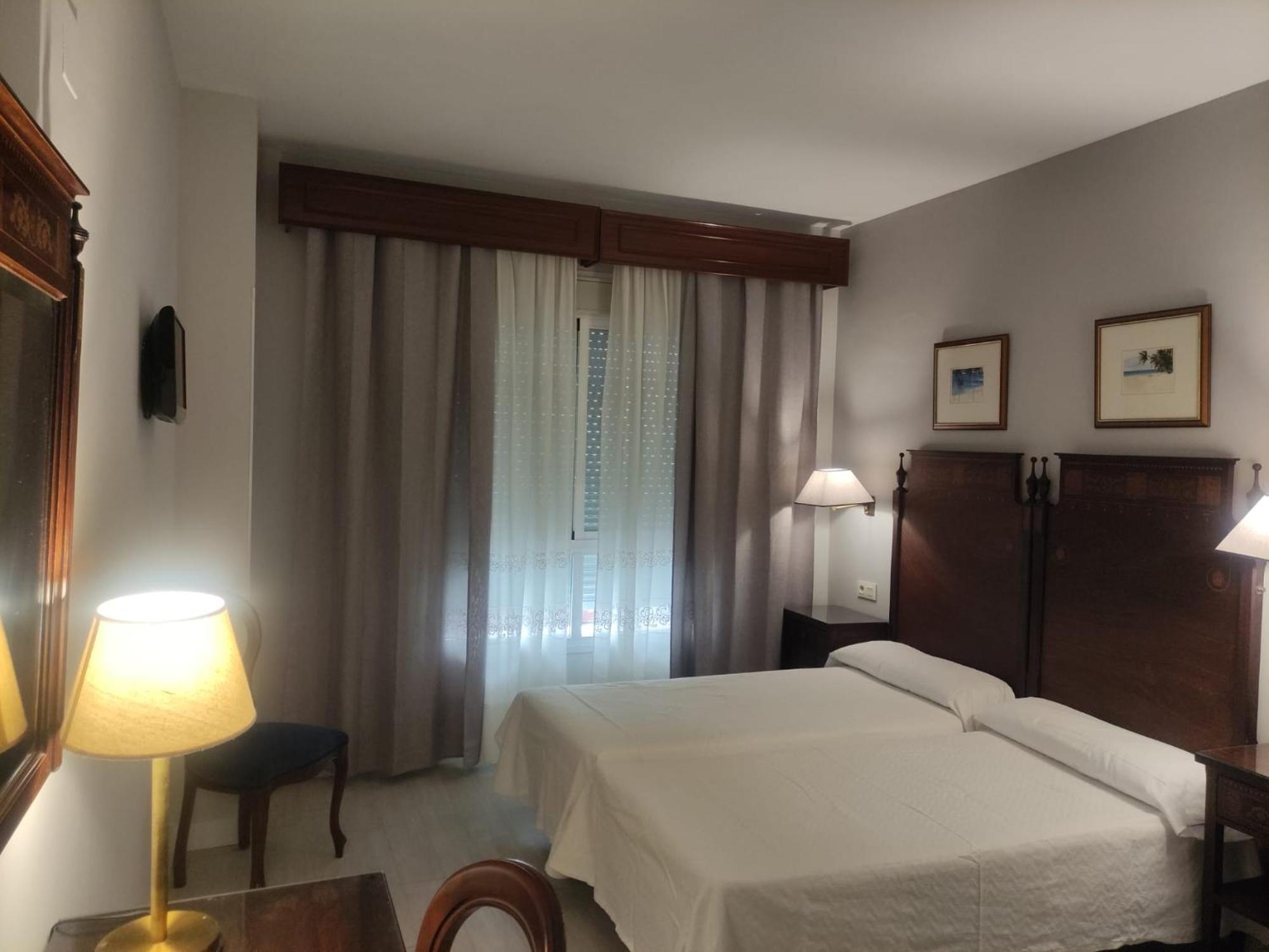 Hotel Iberia Plaza America Caceres Bagian luar foto