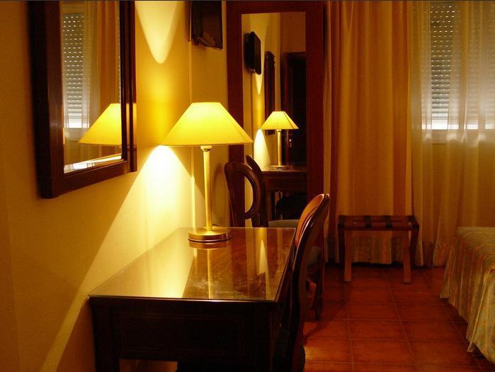 Hotel Iberia Plaza America Caceres Bagian luar foto