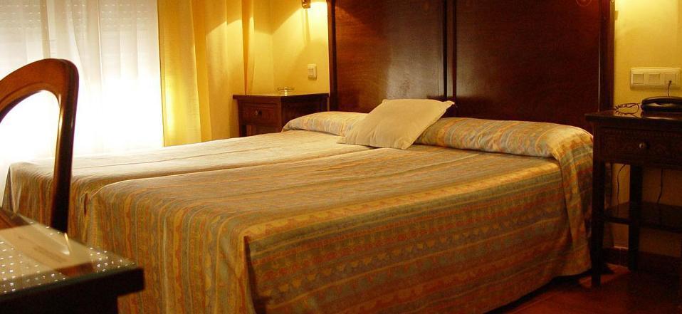 Hotel Iberia Plaza America Caceres Bagian luar foto