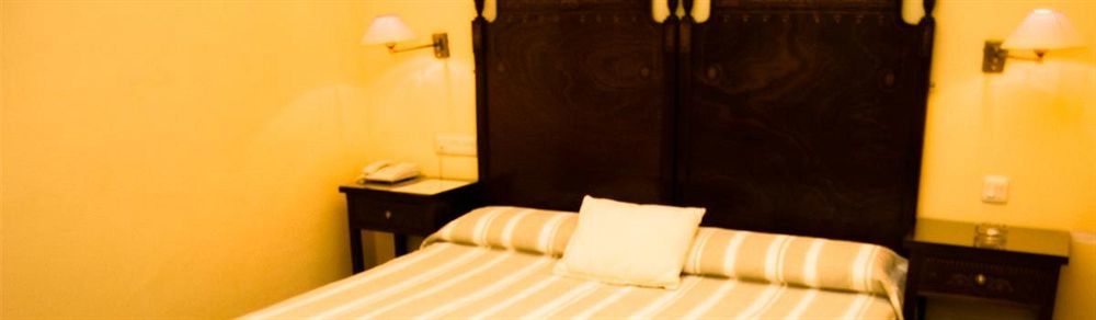 Hotel Iberia Plaza America Caceres Bagian luar foto