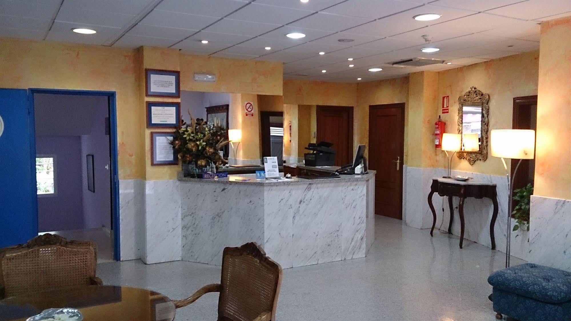 Hotel Iberia Plaza America Caceres Bagian luar foto