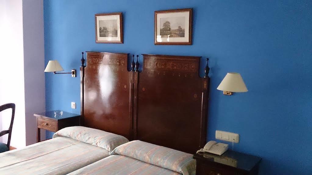 Hotel Iberia Plaza America Caceres Bagian luar foto